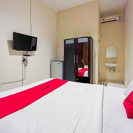 Hotel Reddoorz At Graha 99 Simomulyo Surabaya Esterno foto