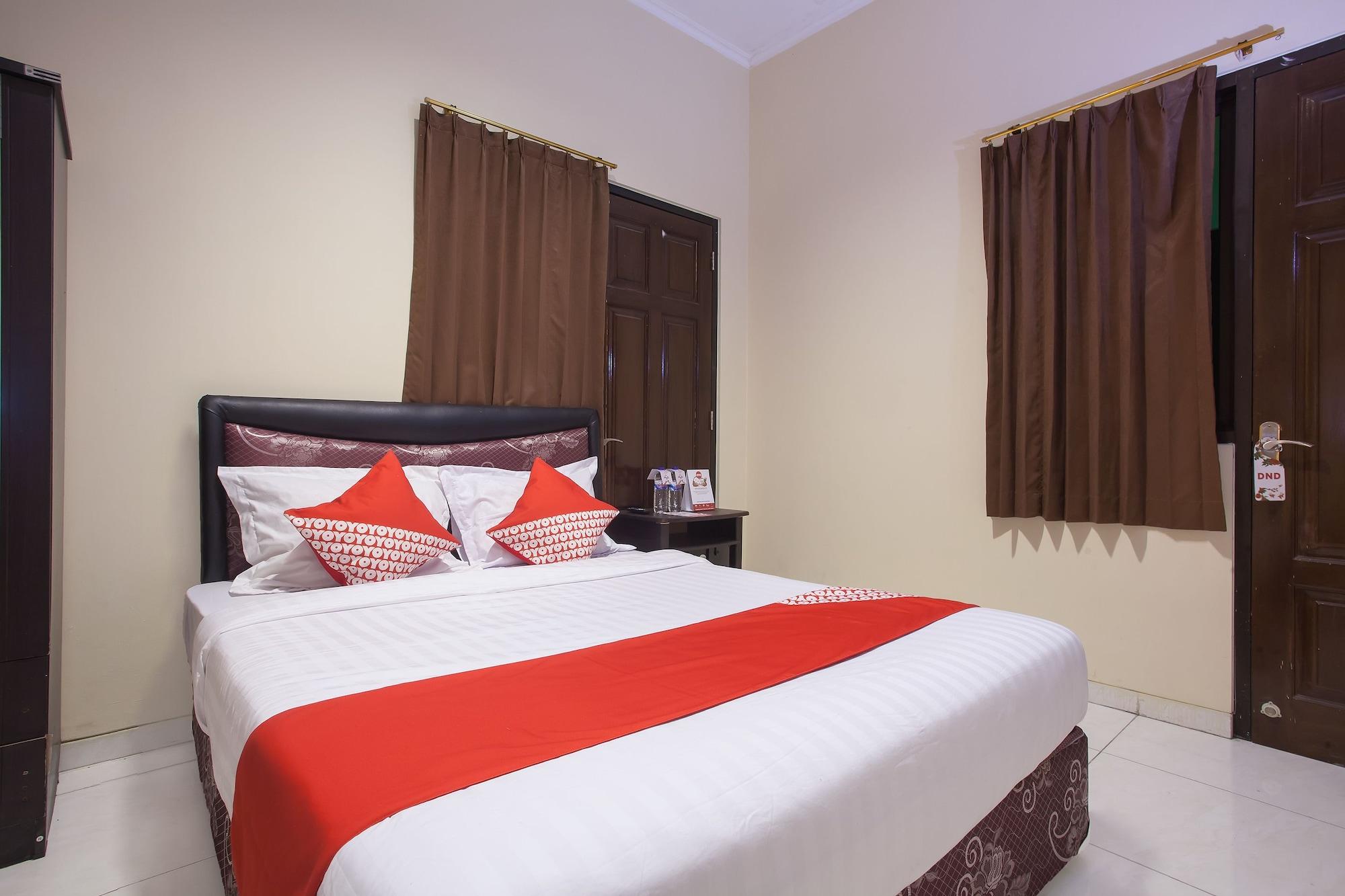 Hotel Reddoorz At Graha 99 Simomulyo Surabaya Esterno foto