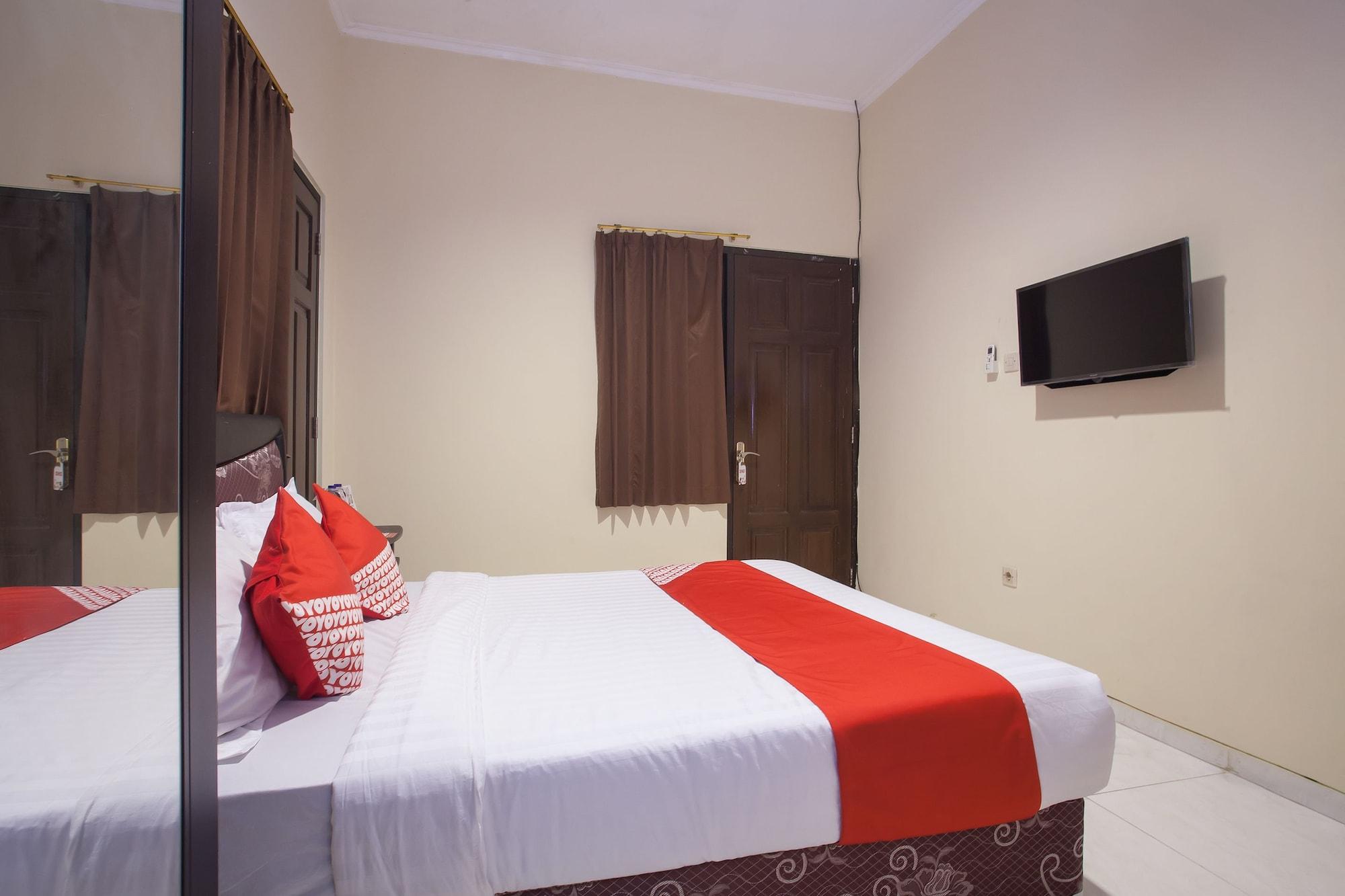 Hotel Reddoorz At Graha 99 Simomulyo Surabaya Esterno foto