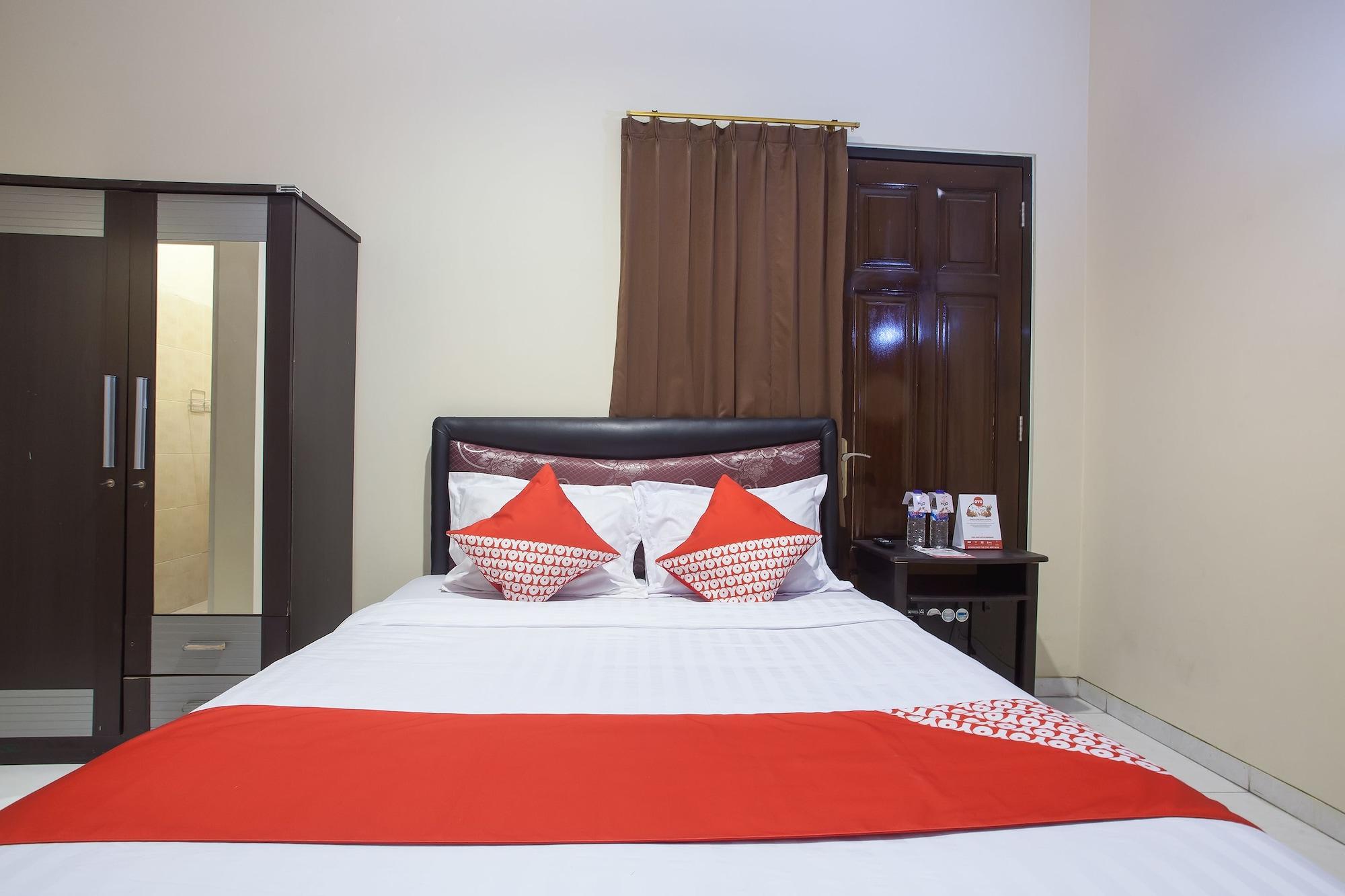 Hotel Reddoorz At Graha 99 Simomulyo Surabaya Esterno foto