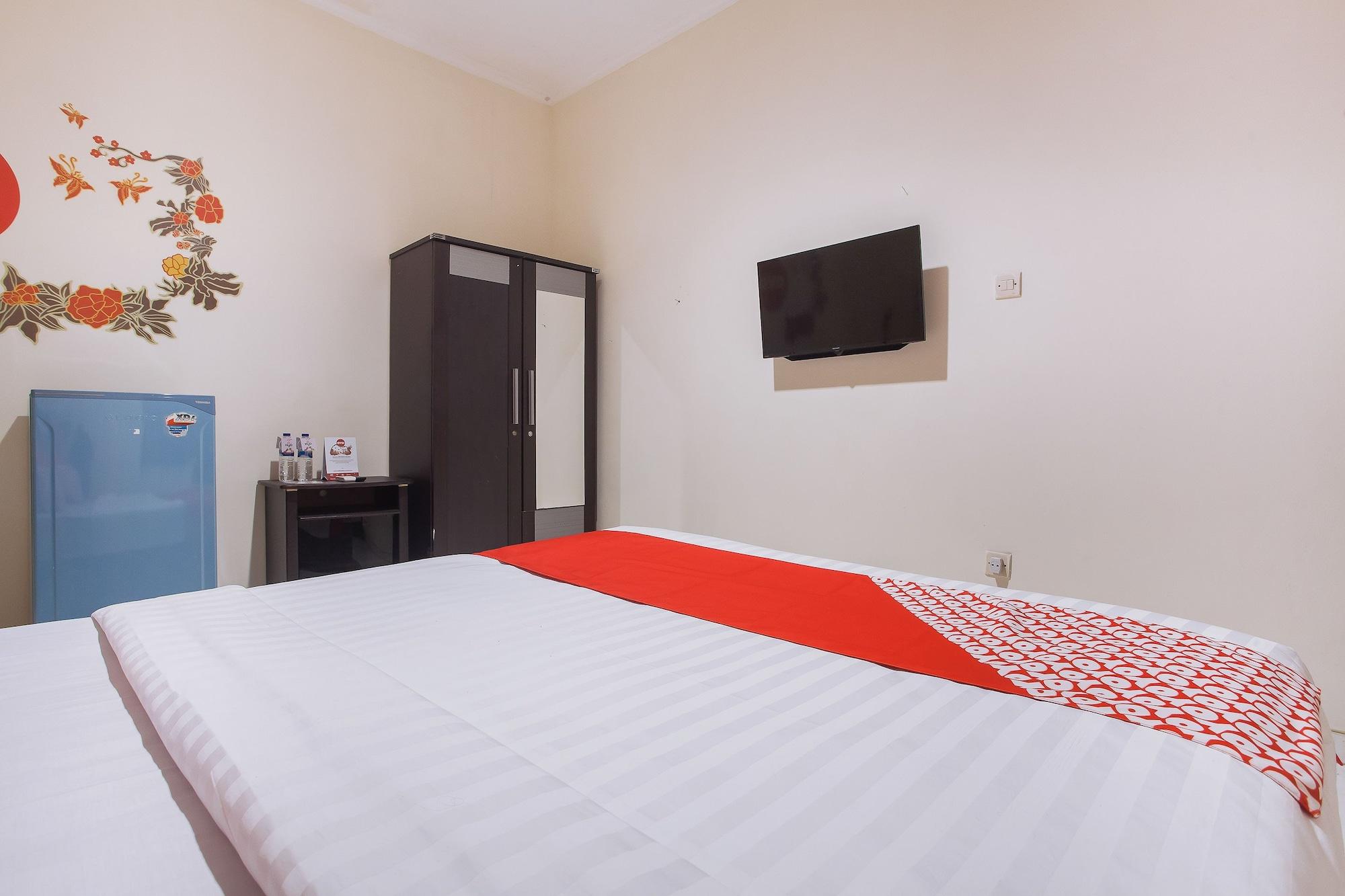 Hotel Reddoorz At Graha 99 Simomulyo Surabaya Esterno foto