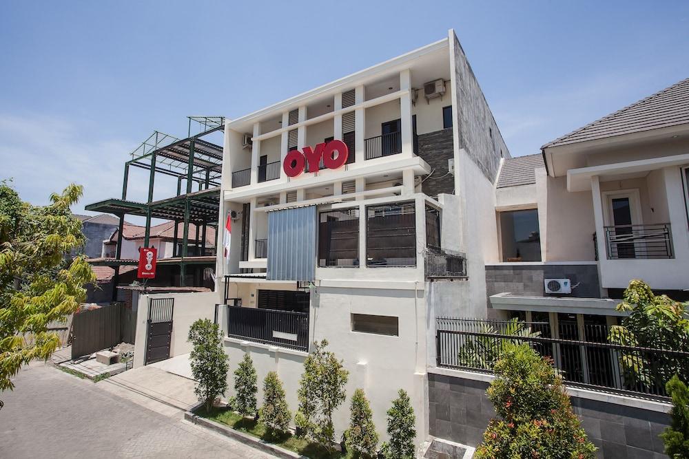 Hotel Reddoorz At Graha 99 Simomulyo Surabaya Esterno foto