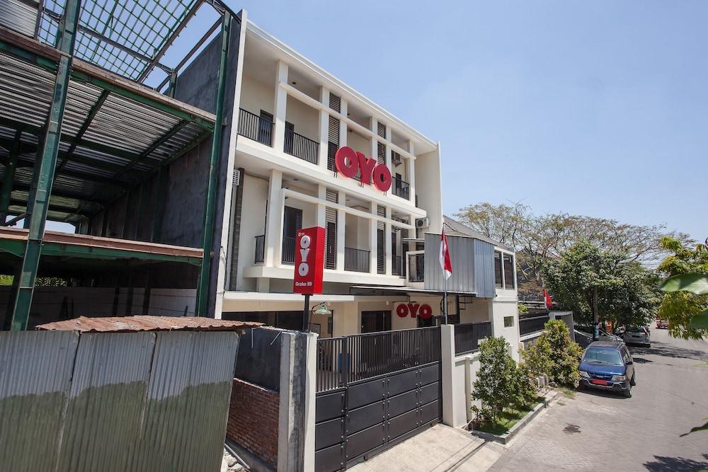Hotel Reddoorz At Graha 99 Simomulyo Surabaya Esterno foto